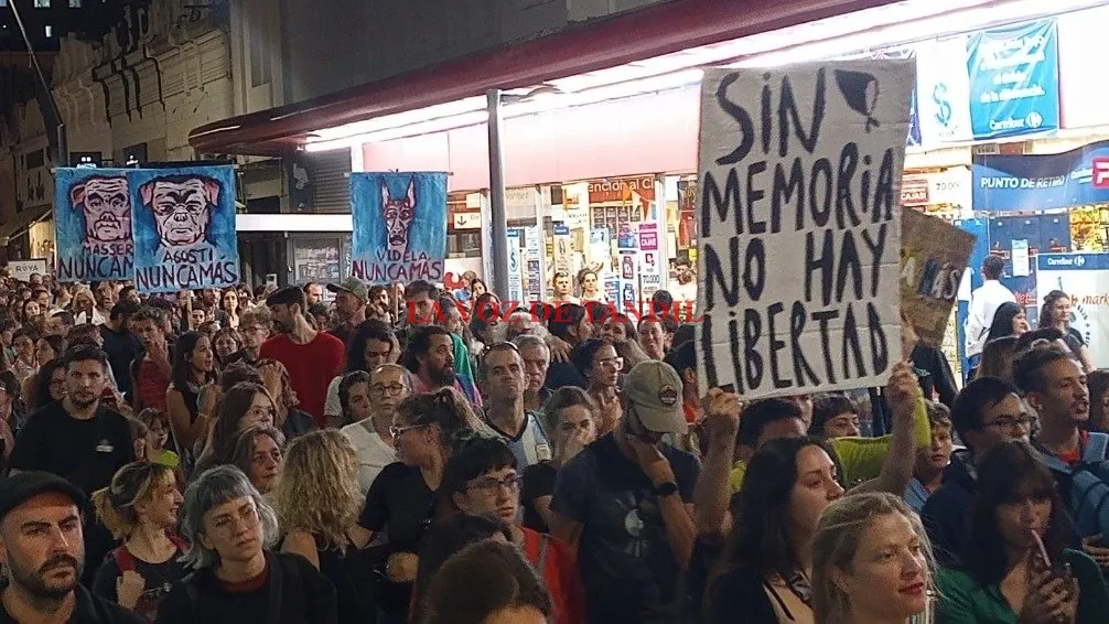 Multitudinaria marcha por el Día de la Memoria por las calles de Tandil